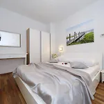 Maruna Apartment *