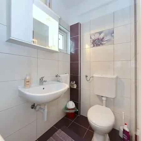 アパート Maruna Self Check-in ザダル