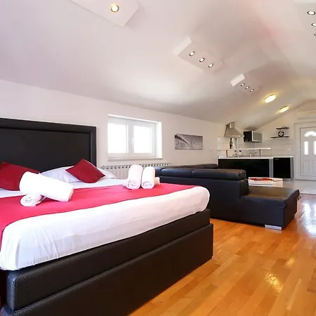 Maruna Self Check-in * ザダル