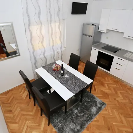 Maruna Self Check-in ザダル