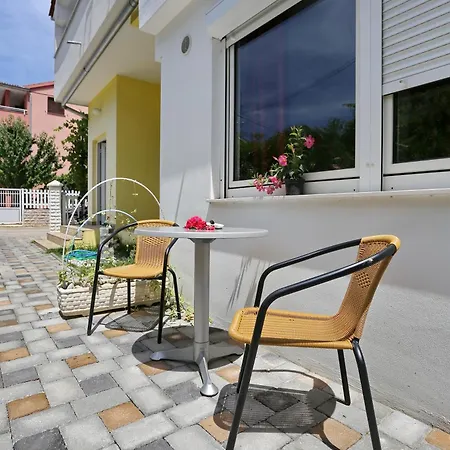 アパート Maruna Self Check-in ザダル