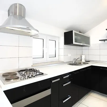 Maruna Self Check-in アパート ザダル