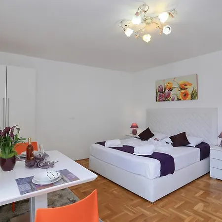 Maruna Self Check-in アパート