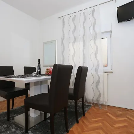 Maruna Self Check-in ザダル