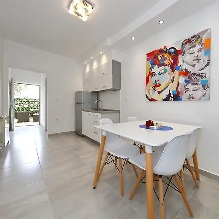 Maruna Self Check-in アパート ザダル