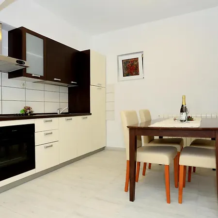 Maruna Self Check-in * Zadar