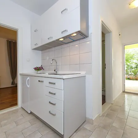 Maruna Apartment *