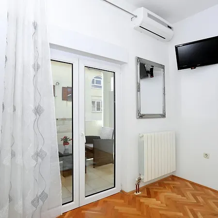 Maruna Apartment *