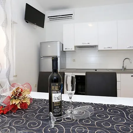 Maruna Apartment *