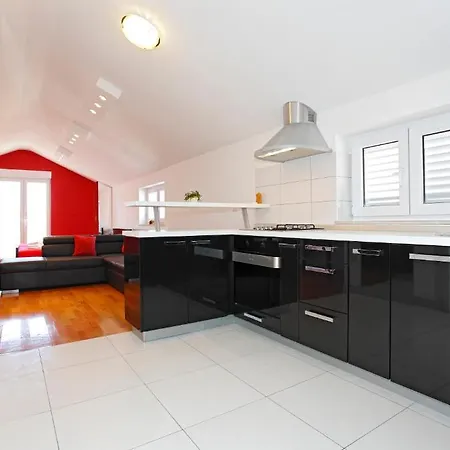 Maruna Apartment *