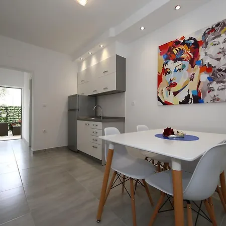 Maruna Self Check-in * Zadar