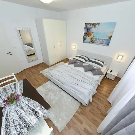 Apartment Maruna *